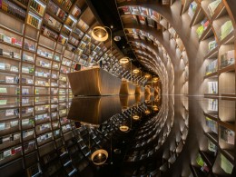 线性灯打造360°全景隧道感书店