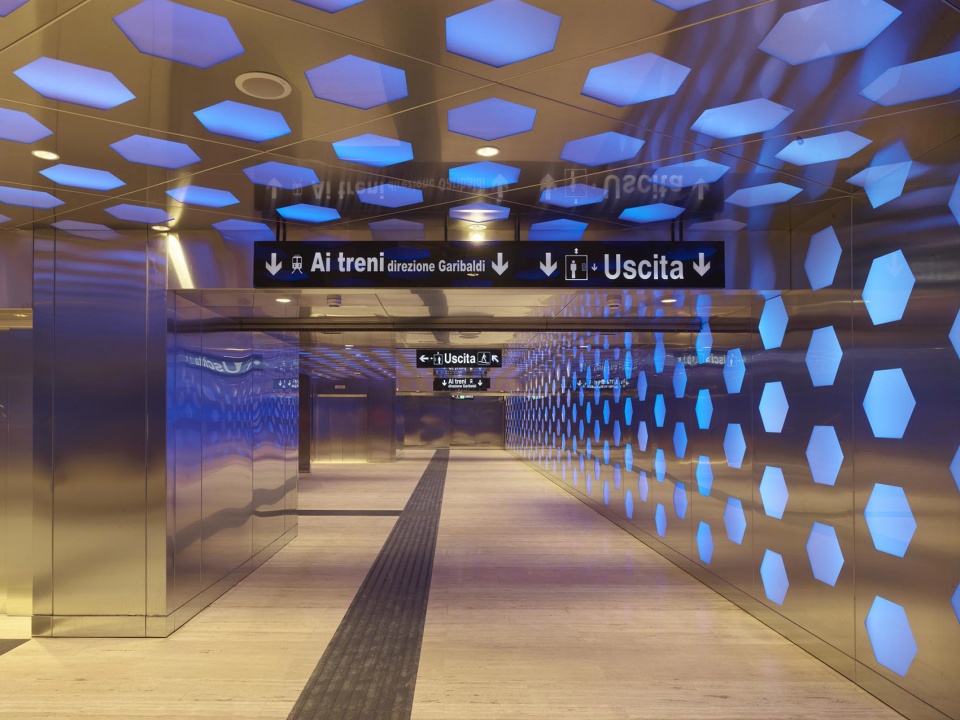 意大利那不勒斯地铁智能灯光设计效果图,智能灯光设计案例,意大利