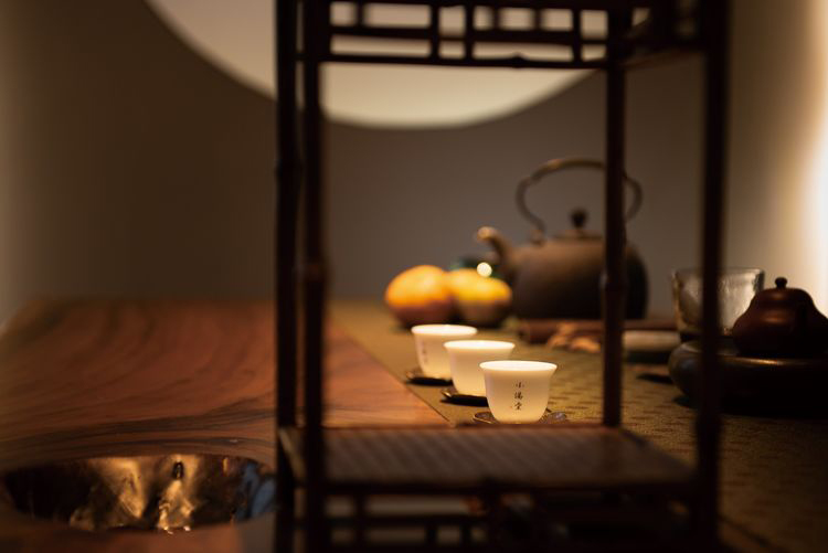 茶艺是一场回归心灵的旅行,黄冈市灯光设计实景拍摄案例 |新中式茶室空间室内设计,日式风格，满满禅意