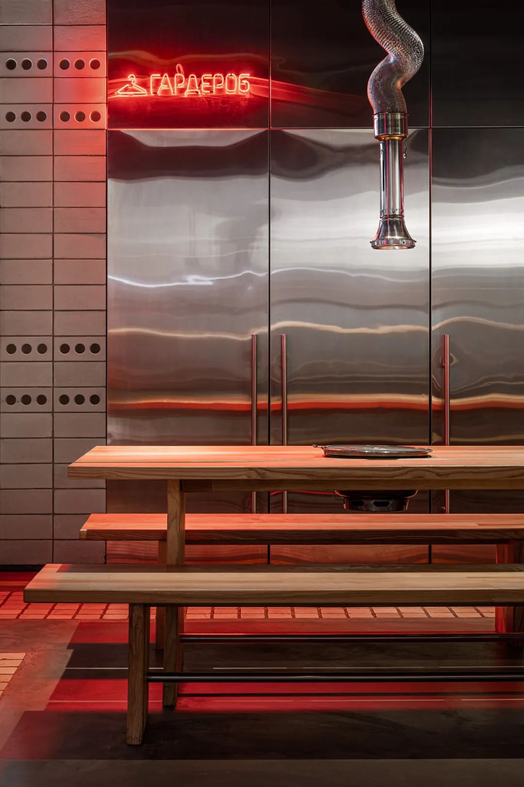 硅酸盐砖、霓虹灯标志、大理石,随州灯光设计拍摄案例 | Kimchi韩式餐厅室内设计,后现代硬核餐厅